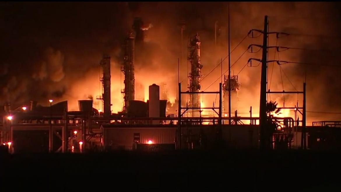 Explosión en planta química, Texas, captura video