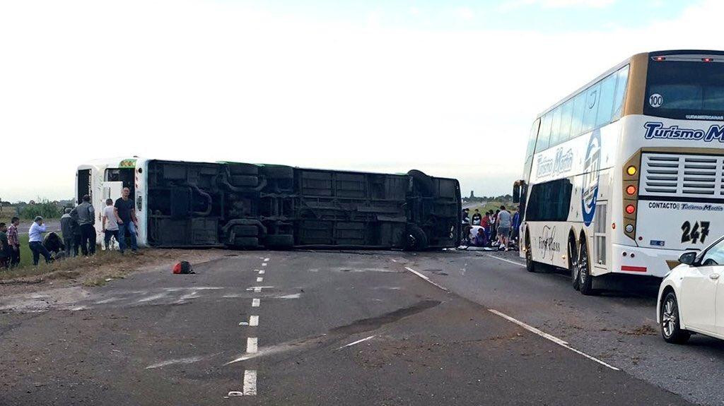 Accidente de micro fatal en Lezama, ruta 2