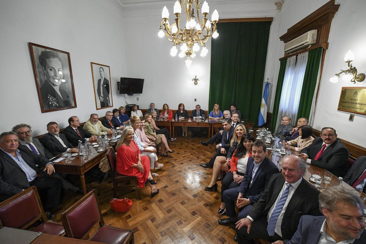 Cristina Fernández de Kirchner se reunió con el bloque de senadores del Frente de Todos, NA