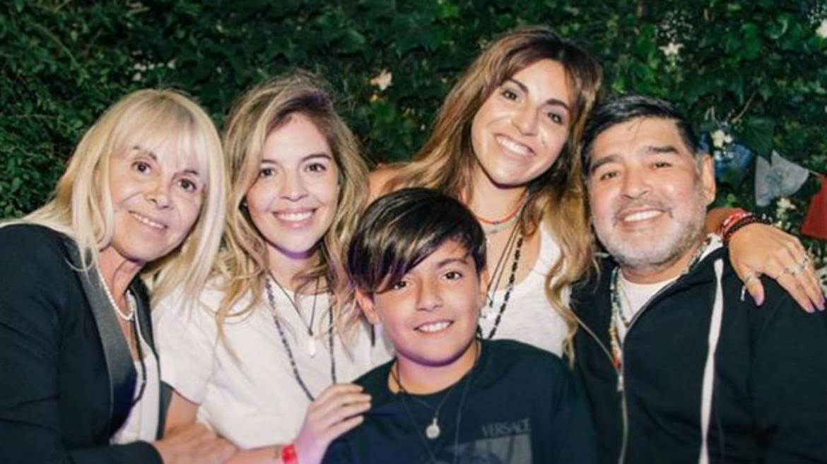 Diego Maradona, Gianinna Maradona, Dalma Maradona, Claudia Villafañe y Benjamin Aguero