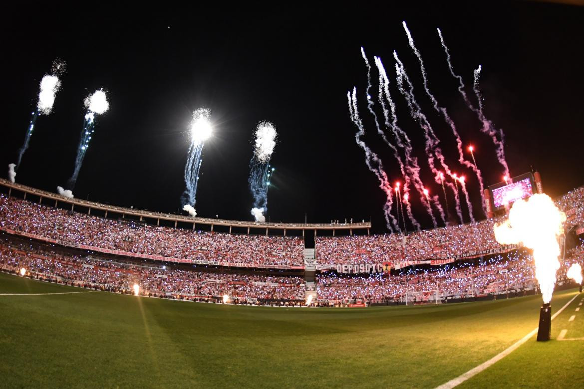 Fiesta en el Monumental, aniversario de River campeón