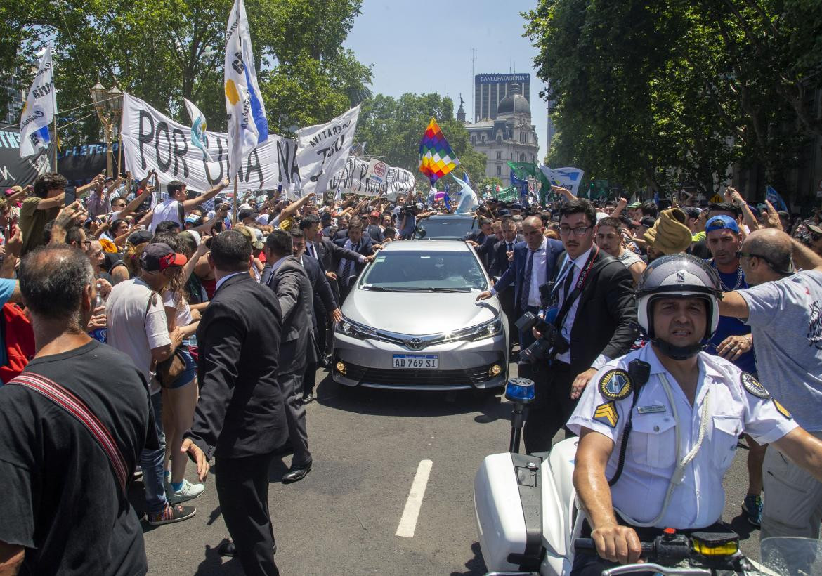 Llegada de Alberto Fernández a la asunción presidencial, AGENCIA NA