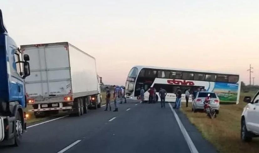 Accidente de tránsito de un micro con chofer alcoholizado en Formosa