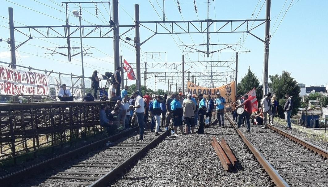 Corte de vías en el tren Roca