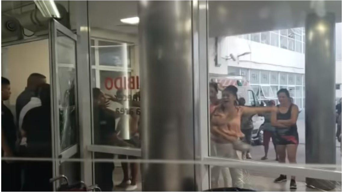 Batalla campal en Hospital Tucumán, video