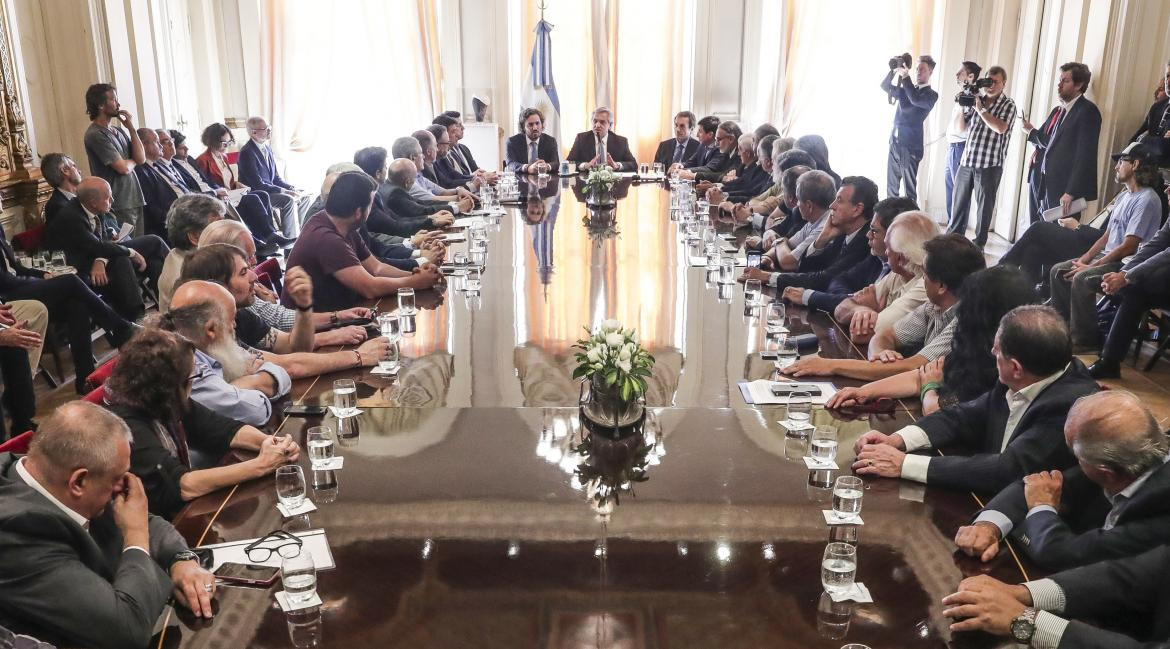 Alberto Fernández en reunión por el Compromiso Argentino para el Desarrollo y la Solidaridad, NA