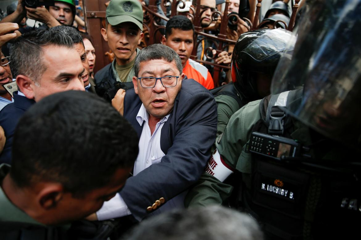 Incidentes frente al Parlamento de Venezuela, REUTERS