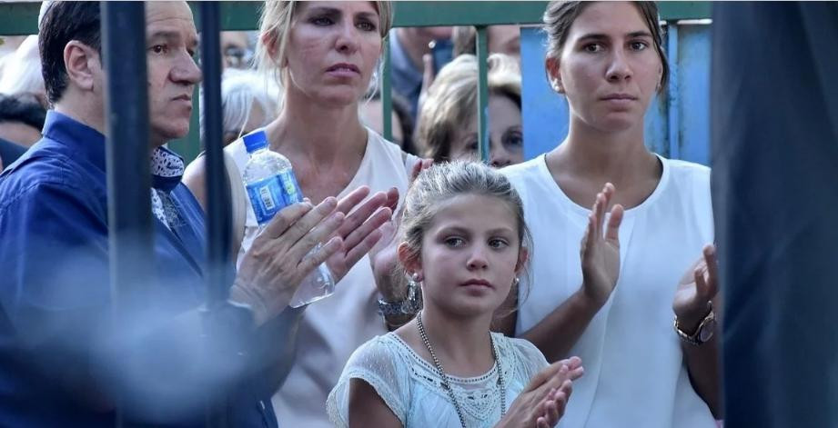 Sandra Arroyo Salgado, Iara y Kala, en el homenaje de 2017 al cumplirse dos años de la muerte del fiscal