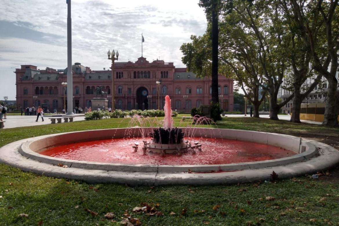 Fuente con agua roja por la muerte del fiscal Alberto Nisman