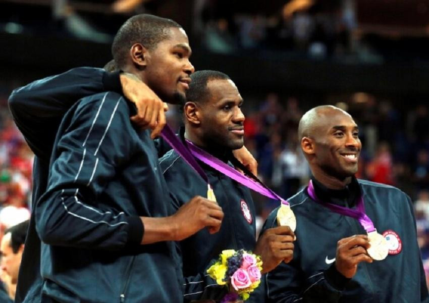 Kobe Bryant y LeBron James fueron campeones olímpicos en los Juegos de Londres 2012 (REUTERS)