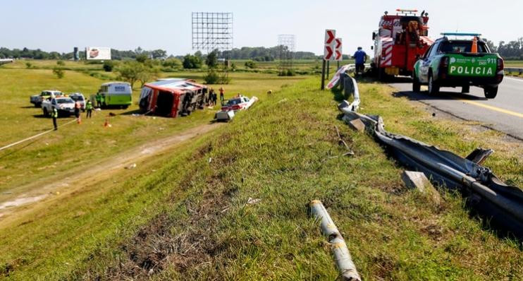 Tragedia en ruta 2, vuelco de micro