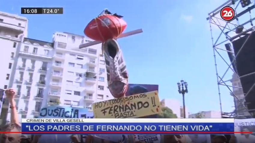 Marcha por Fernando Báez Sosa, Villa Gesell, zapatilla y pelota de rugby, Canal 26