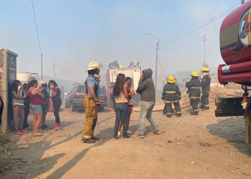 Bariloche, dos incendios forestales se desataron en el sur de la ciudad, FOTO ANB