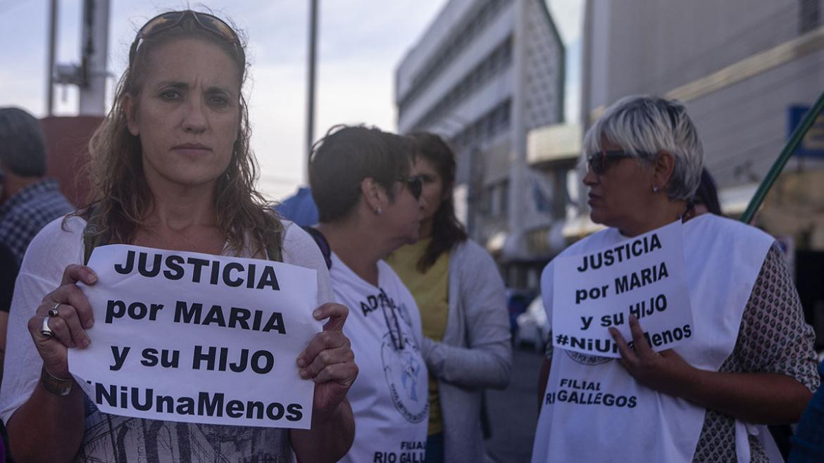 Marcha en Puerto Deseado por el crimen de niño y violacion de su madre