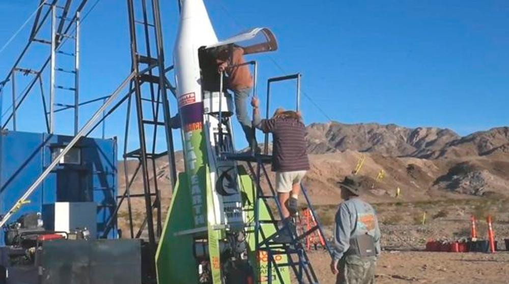 Mike Hughes, muerte en cohete casero, Tierra Plana. piloto