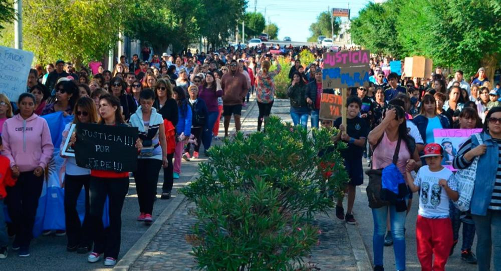 Horror en Puerto Deseado, marcha por Justicia, Foto La Opinión Austral