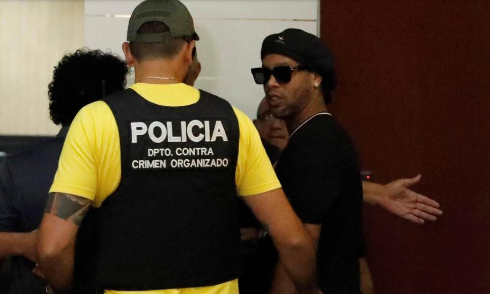 Ronaldinho, detenido en Paraguay