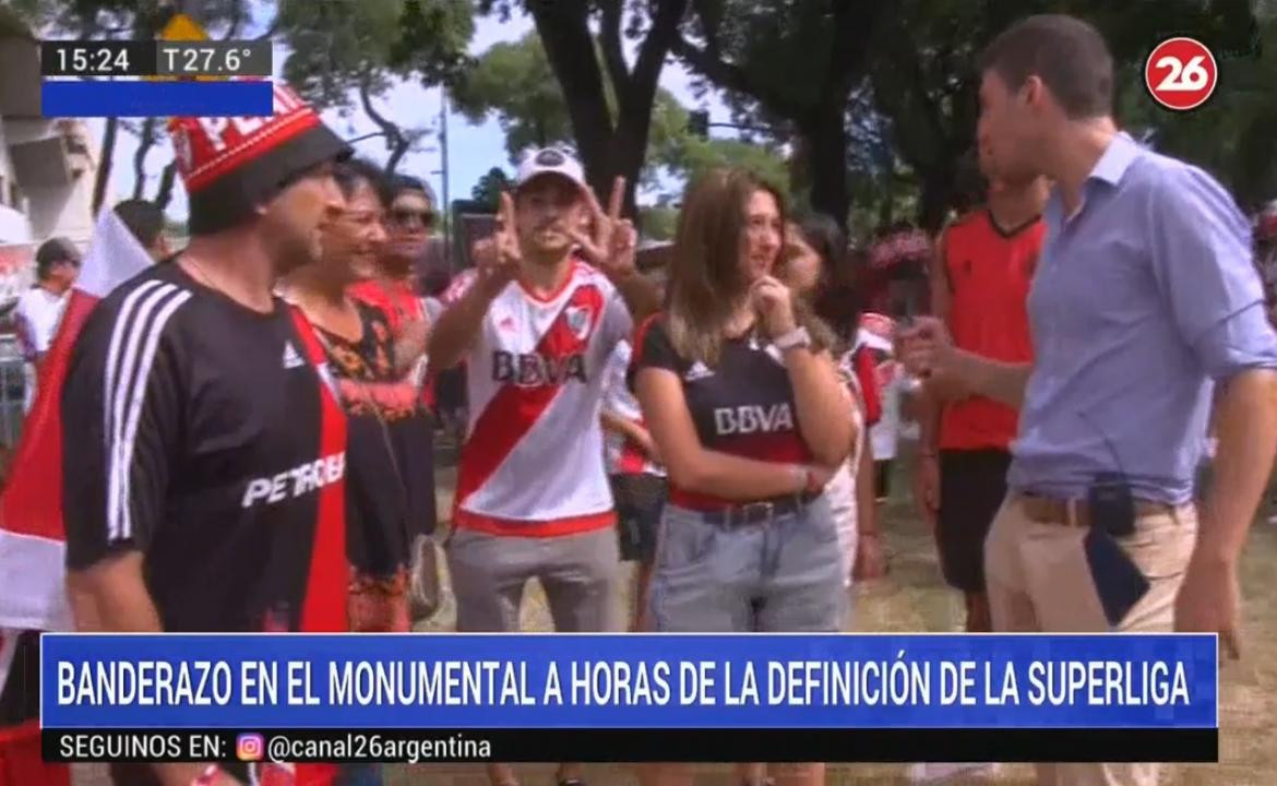 Banderazo de hinchas de River en el Monumental en la previa a definición de Superliga, CANAL 26