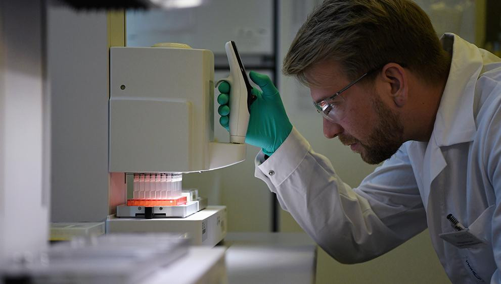 Coronavirus, estudios en laboratorio, REUTERS