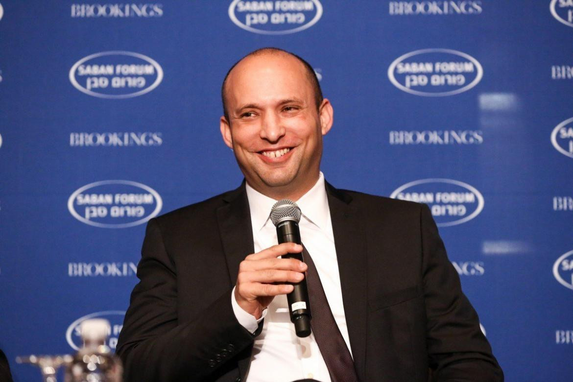 Ministro de defensa Naftali Bennet por coronavirus