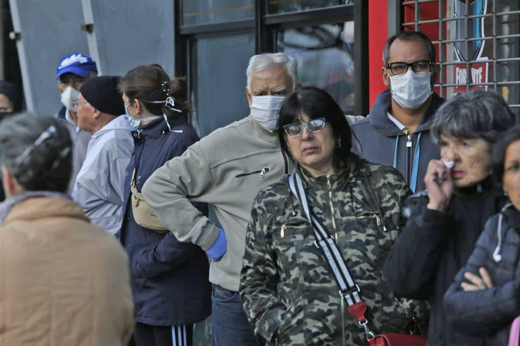 Colas en bancos en plena cuarentena, coronavirus