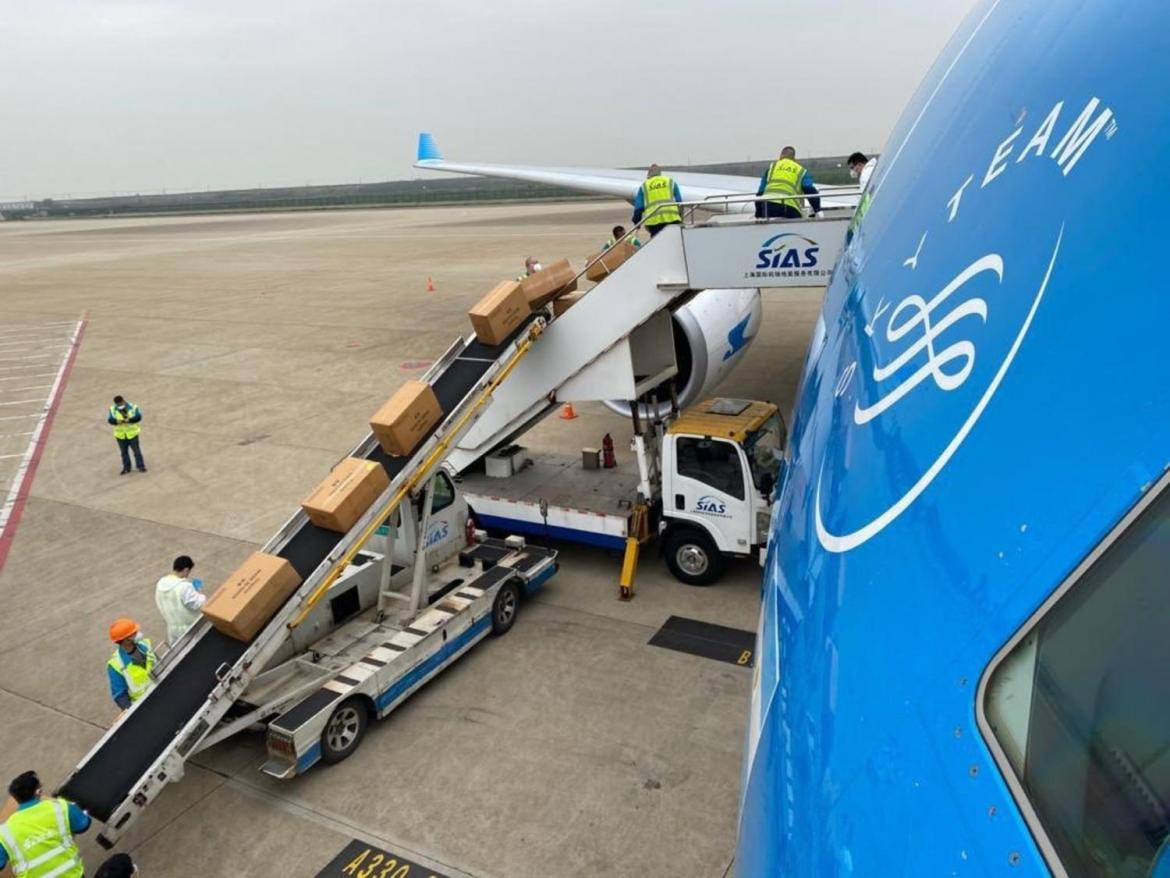 Avión de Aerolíneas Argentinas proveniente de China con insumos médicos