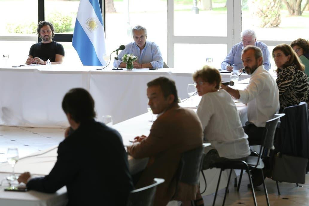 Alberto Fernández junto a comité de expertos, coronavirus en Argentina