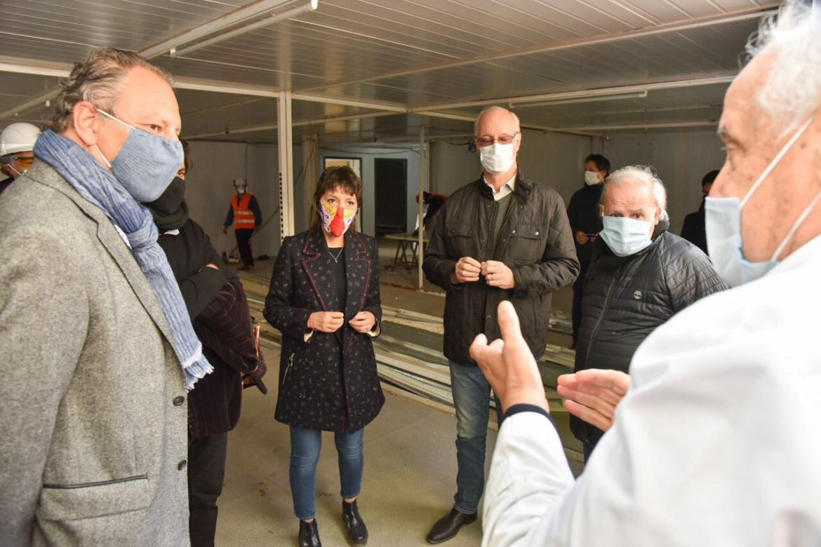 Mayra Mendoza junto al jefe de gabinete de provincia, Carlos Bianco, y el ministro de Salud de provincia, Daniel Gollan,