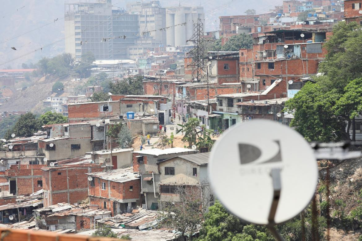 Cacerolazo en Caracas tras la salida de la operadora de televisión DirecTV en medio de la cuarentena, REUTERS