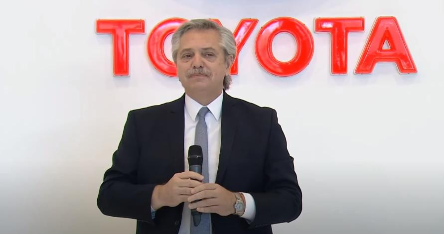 Alberto Fernández en la planta Toyota de Zárate, YOUTUBE