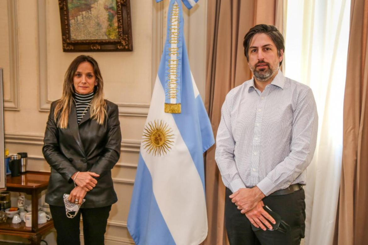 Malena Galmarini junto a Nicolás Trotta por Instituto Universitario del Agua