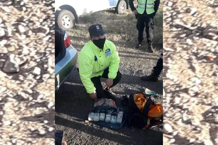 Detienen a hombre cuando circulaba por Ruta 9 con 200 mil dólares que no pudo justificar, Santiago Fernández Sáenz, Foto Policía Bonaerense