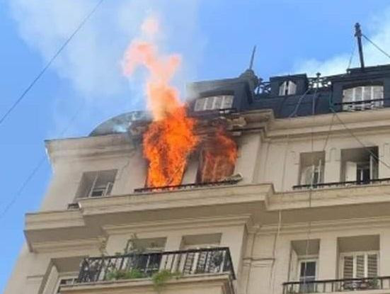 Feroz incendio en edificio de Recoleta