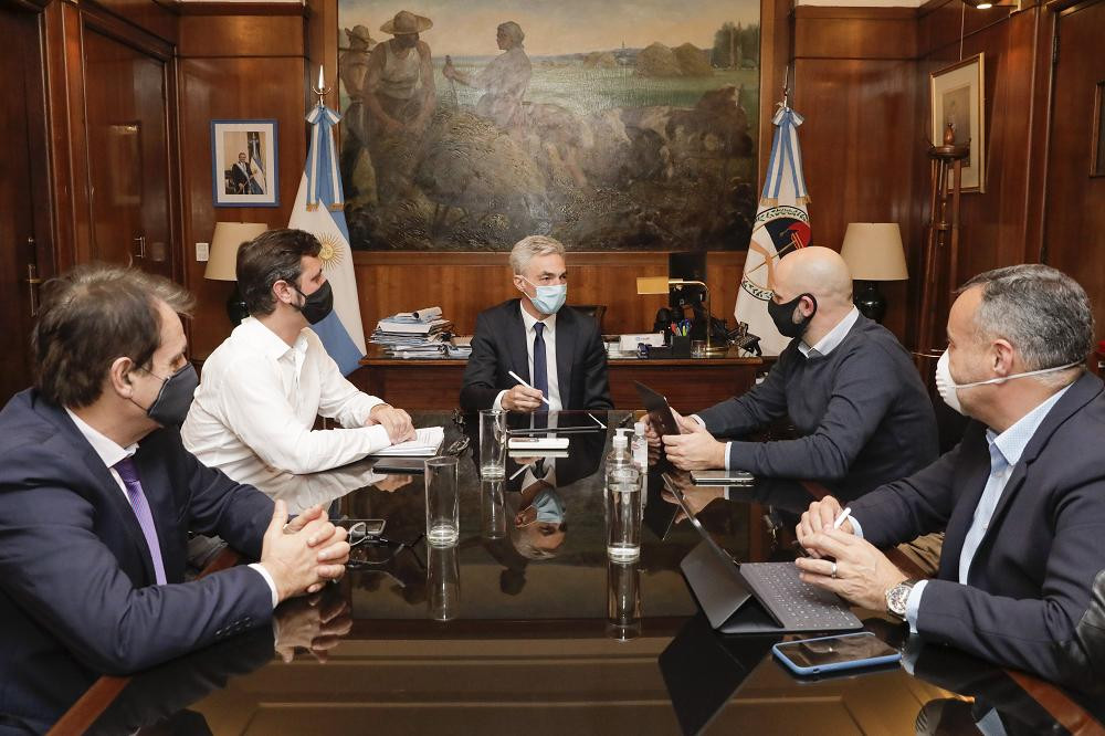 Reunión por transporte público, cuarentena, coronavirus, NA