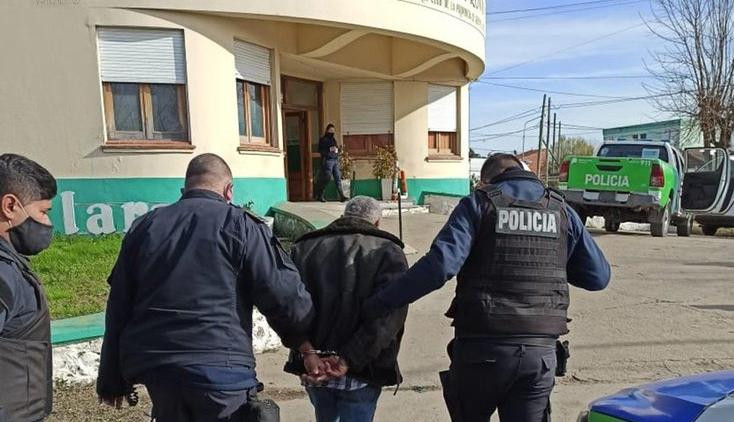 Jubilado detenido por encadenar a embarazada