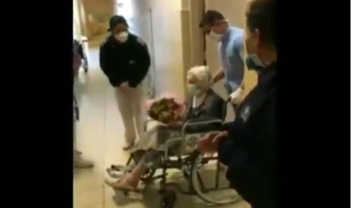 Abuela recuperada de coronavirus