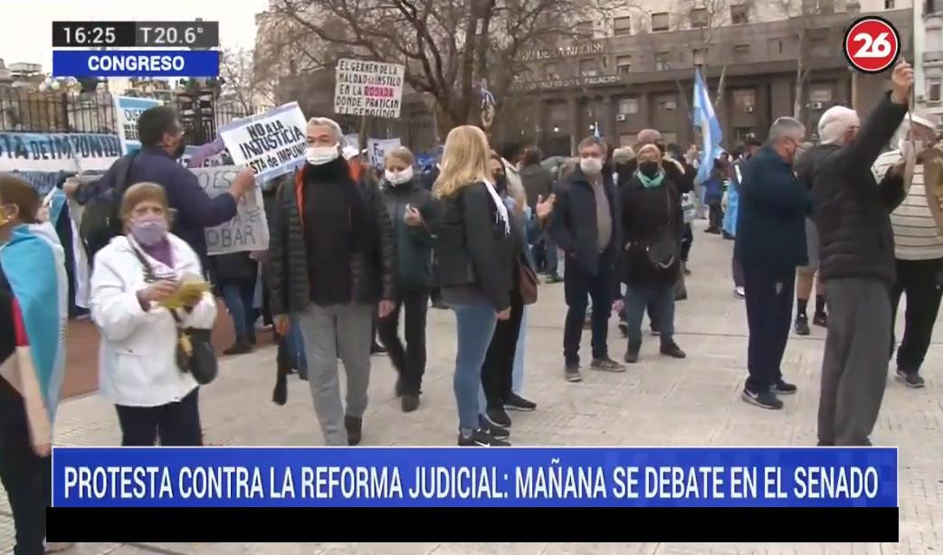 Protesta frente al Congreso por reforma judicial, Canal 26