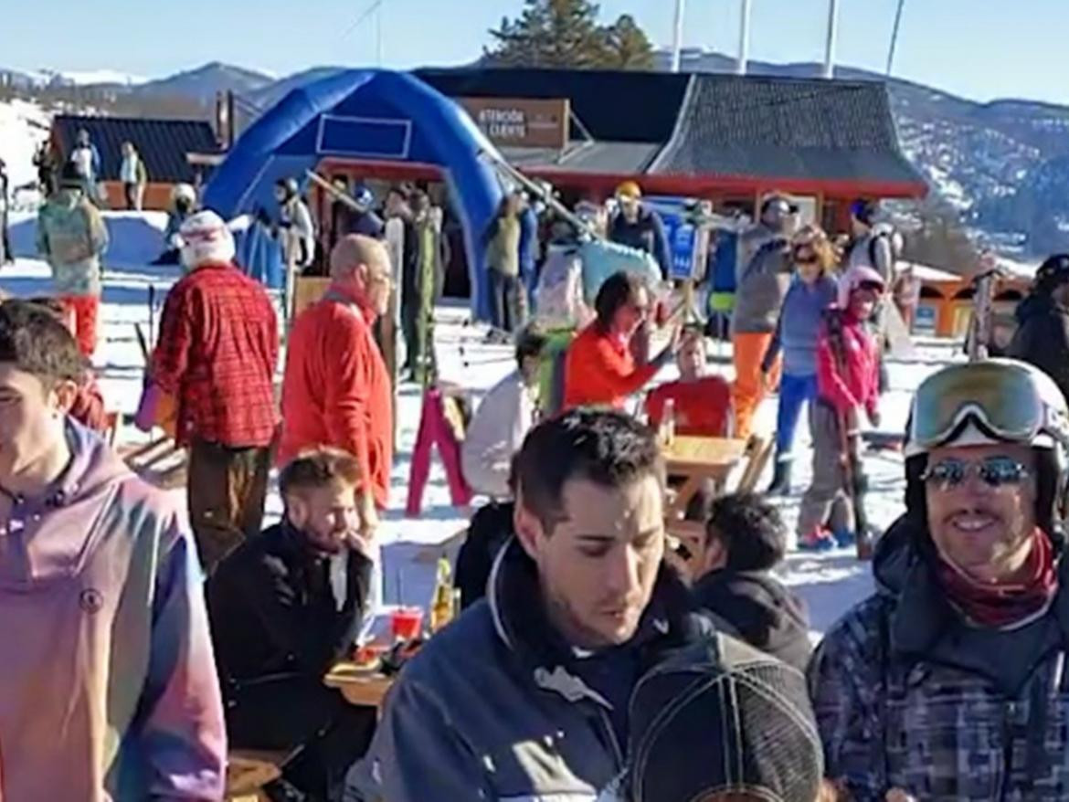 Fiesta en Chapelco en medio de la cuarentena