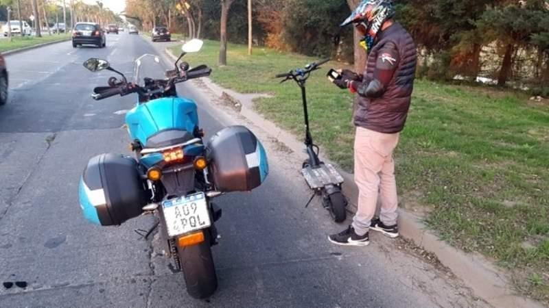 Hombre que iba a 100 kilómetros por hora en la Autopista Panamericana, detención