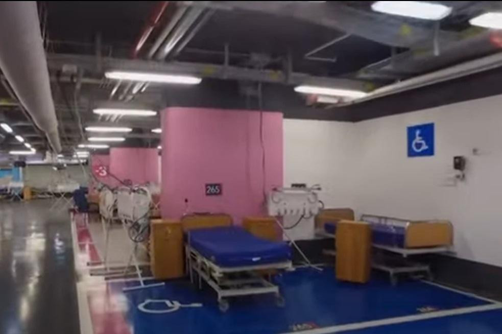 Hospital en estacionamiento