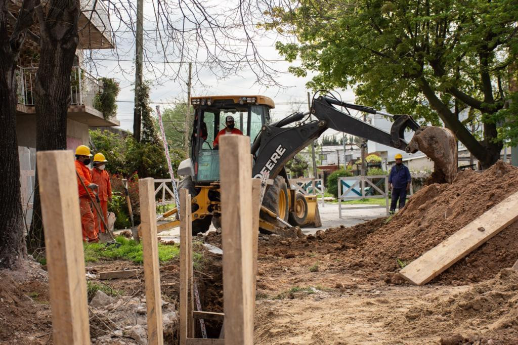 Malena Galmarini supervisó obra de cloaca para 10.000 vecinos de Tigre junto a concejales