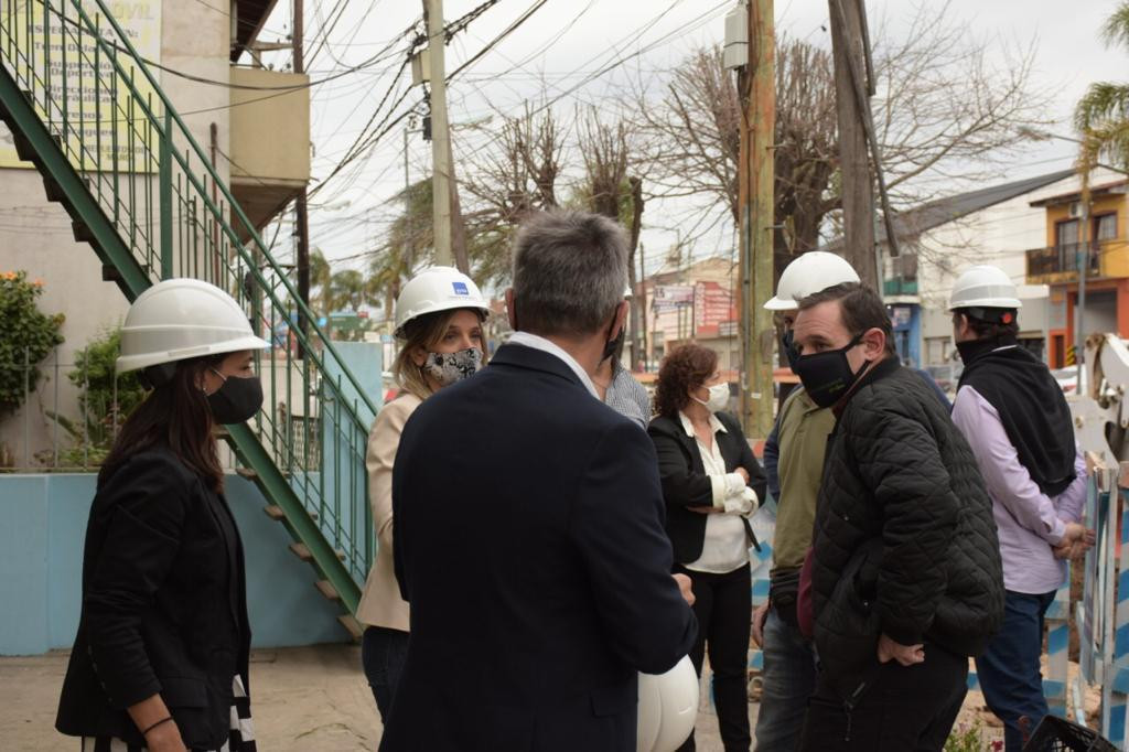 Malena Galmarini supervisó obra de cloaca para 10.000 vecinos de Tigre junto a concejales