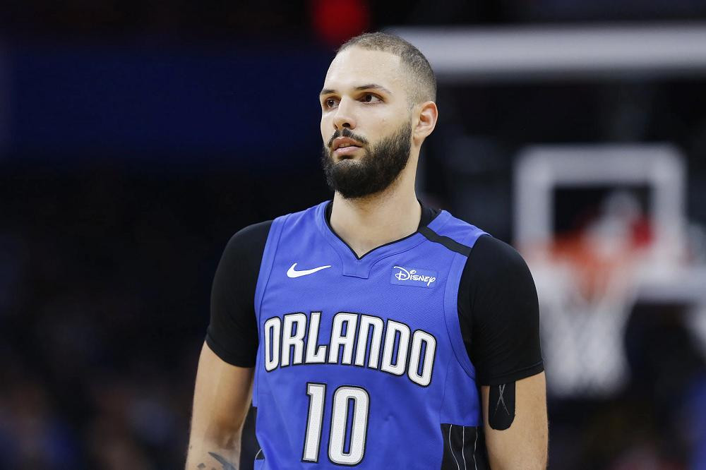 Evan Fournier, NBA, básquet, Foto Hoops Habit