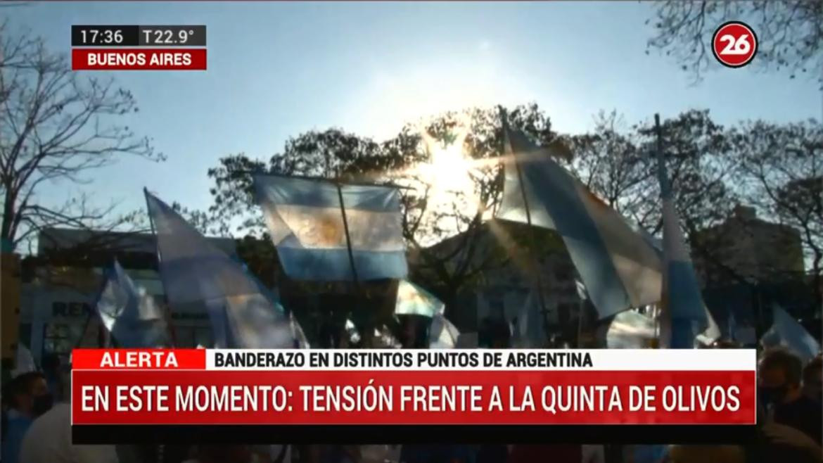 Dos marchas frente a Olivos, a favor y contra el gobierno, CANAL 26