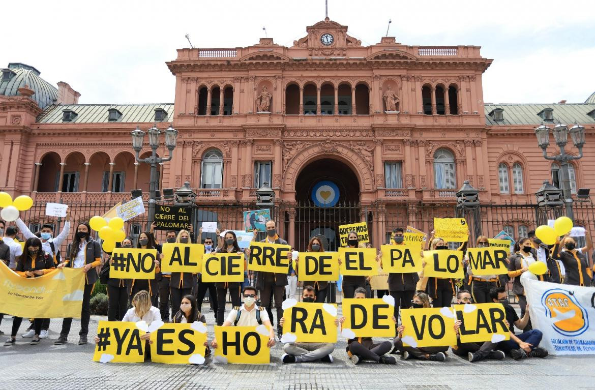 Trabajadores de FLybondi en protesta frente a Casa Rosada, NA