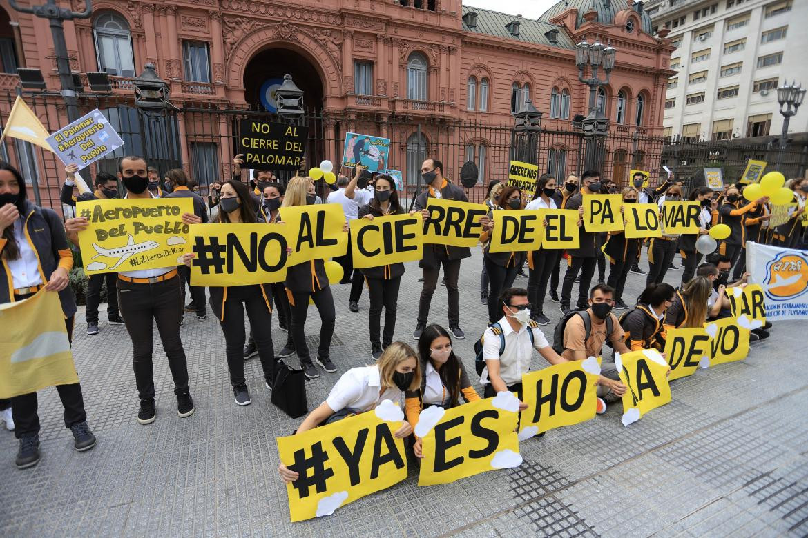 Trabajadores de FLybondi en protesta frente a Casa Rosada, NA