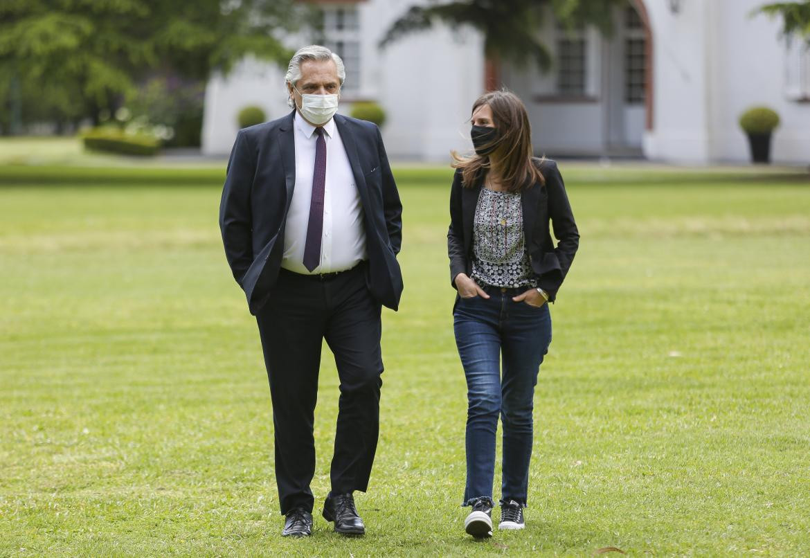 Alberto Fernández sobre Asignación Universal por Hijo (AUH) junto a directora Ejecutiva de la ANSES, Fernanda Raverta, NA