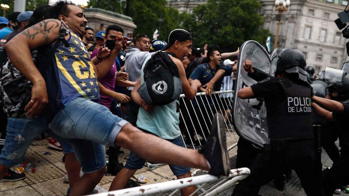 Protestas en el funeral de Diego Maradona