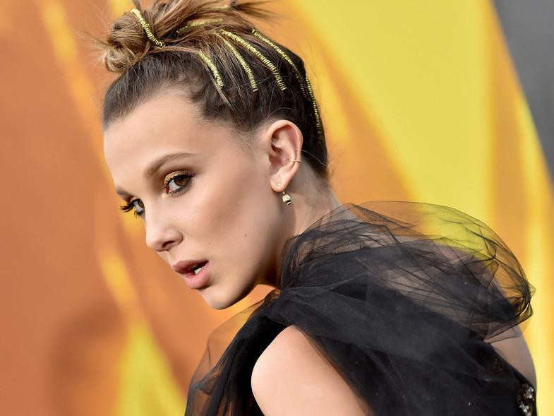 Millie B. Brown rompió en llanto tras el acoso de una fan