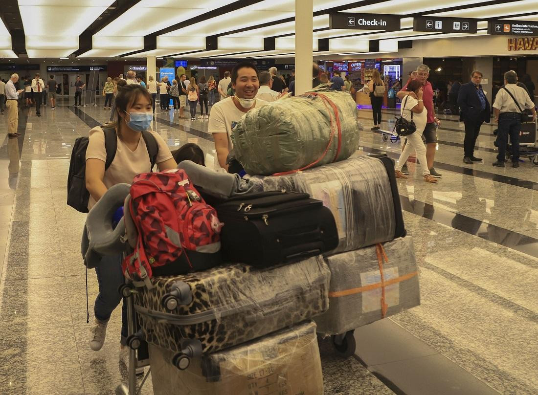 Turistas en Argentina, aeropuerto, coronavirus, NA